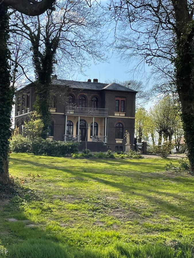Schlafen neben den kleinen Kälbchen im Kälberiglu Bingum Exterior foto
